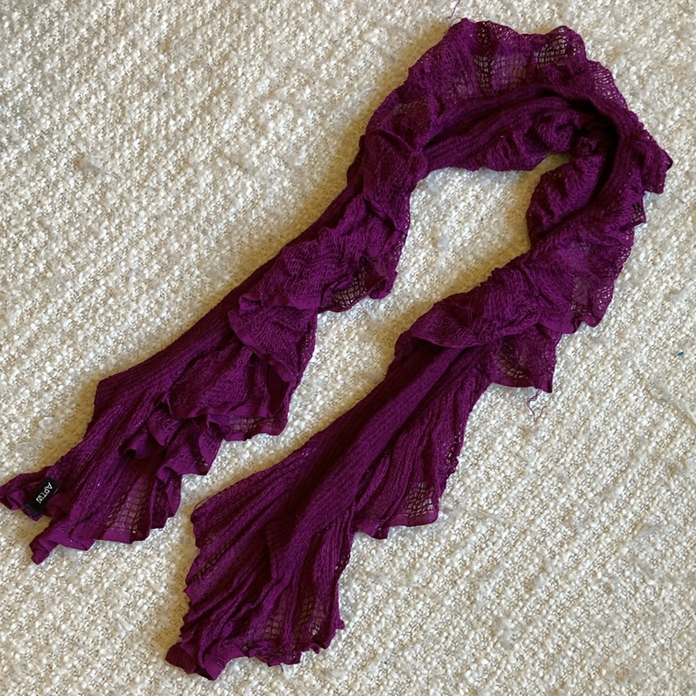 💜 APT 9 PURPLE RUFFLED TINSEL SCARF